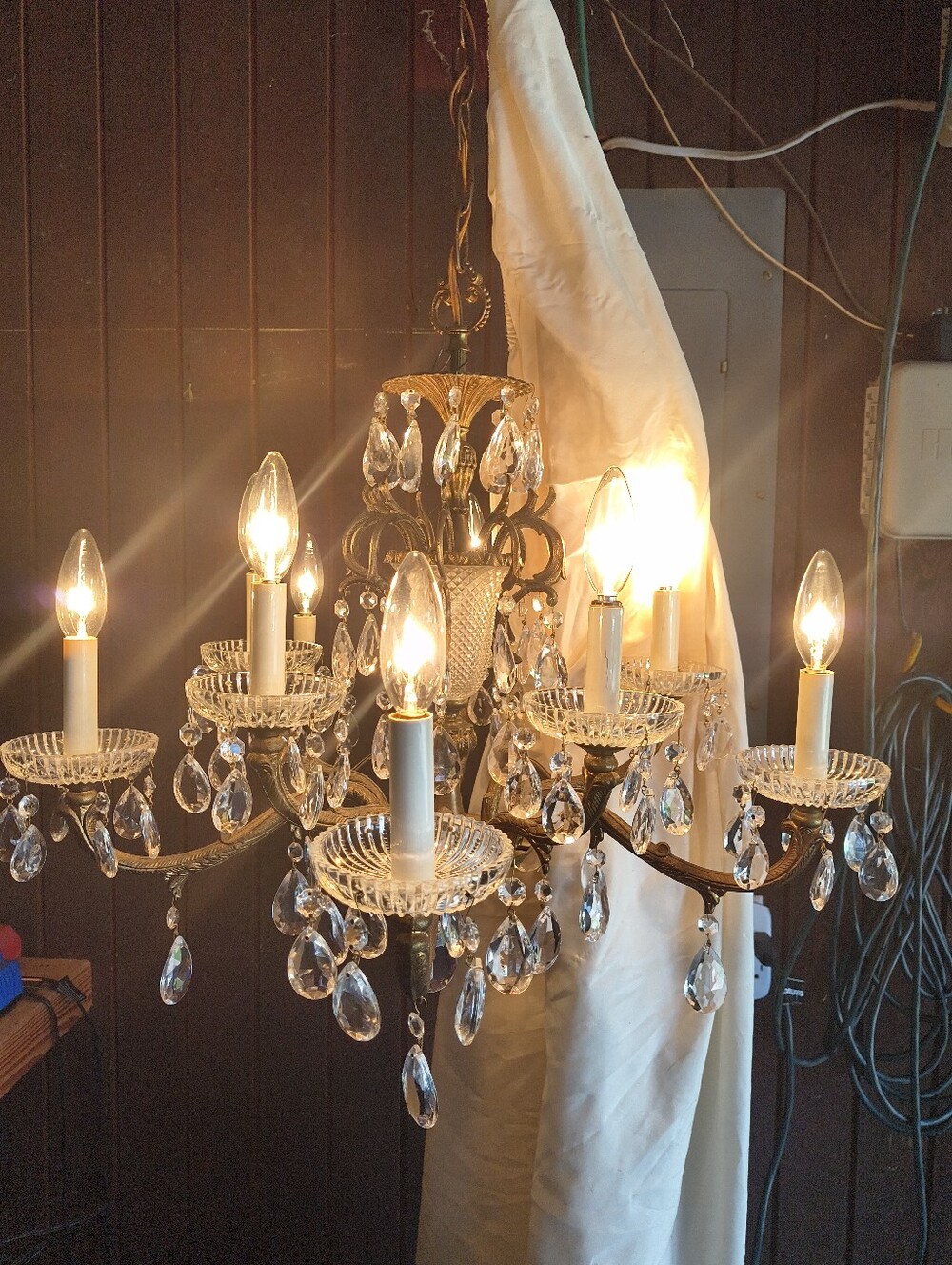 Antique-Style Crystal Chandelier in Brass Finish All Intact Very Vintage Working - Picture 2 of 5